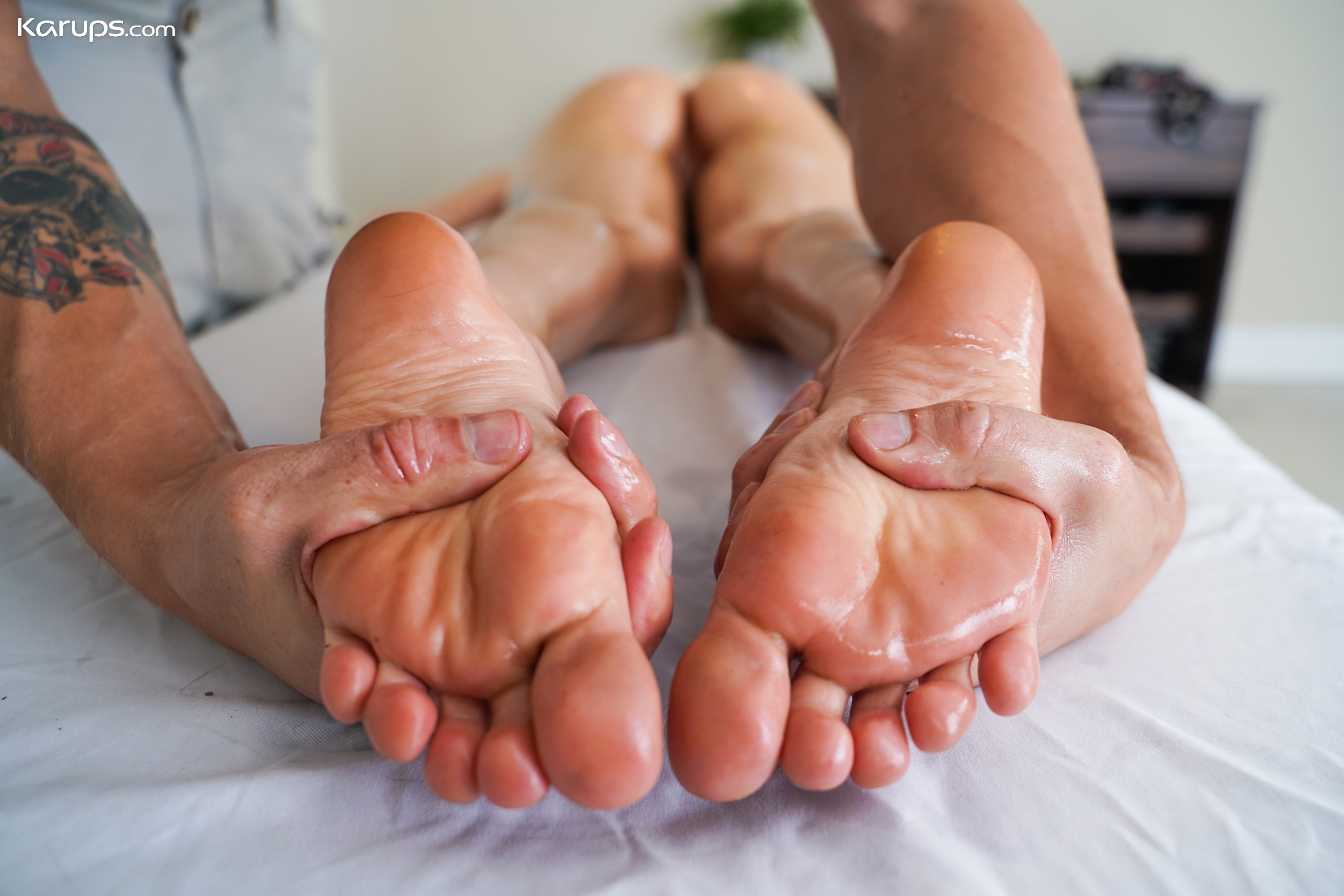 Brit massage foot fetish available